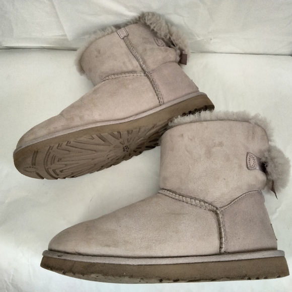 UGG🔴Classic bailey bow boots size 9 - Picture 10 of 12